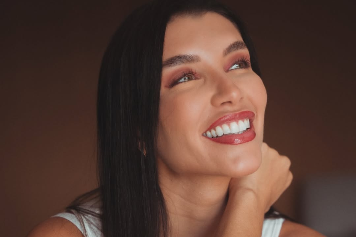 CAMILA DIAS: “c” de “consagrada”.